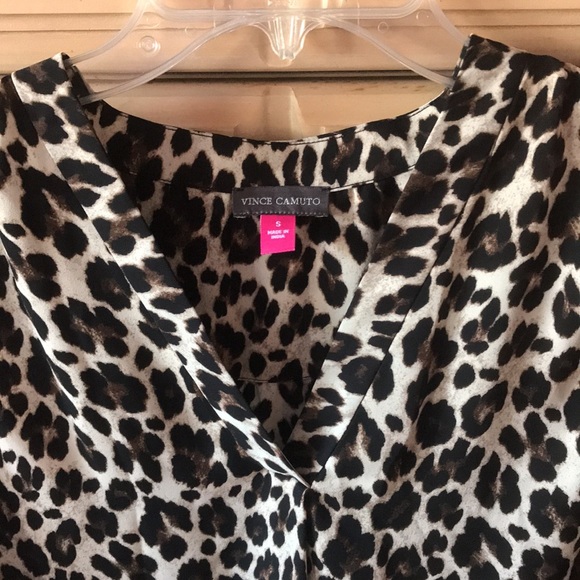 Vince Camuto | Leopard Print V-Neck Sleeveless Blouse Size S - Picture 2 of 6